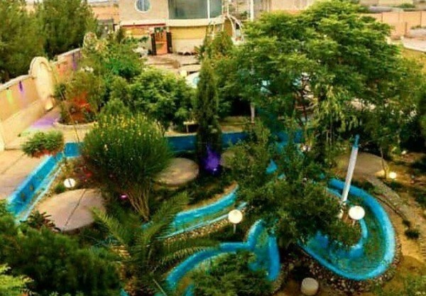 فضای محوطه هتل باغ شهران یزد